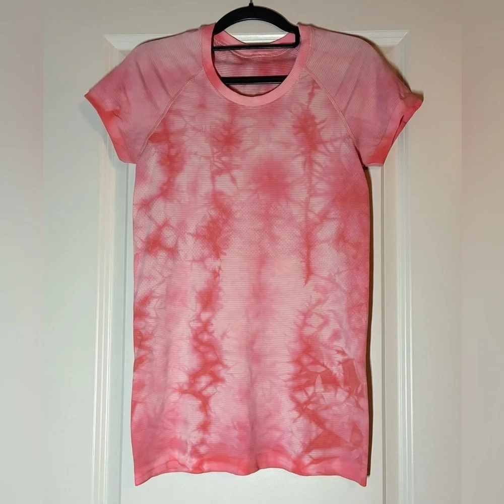 Lululemon Swiftly Tech Short Sleeve Shirt 2.0 in Marble Dye Raspberry Cream Sz 6